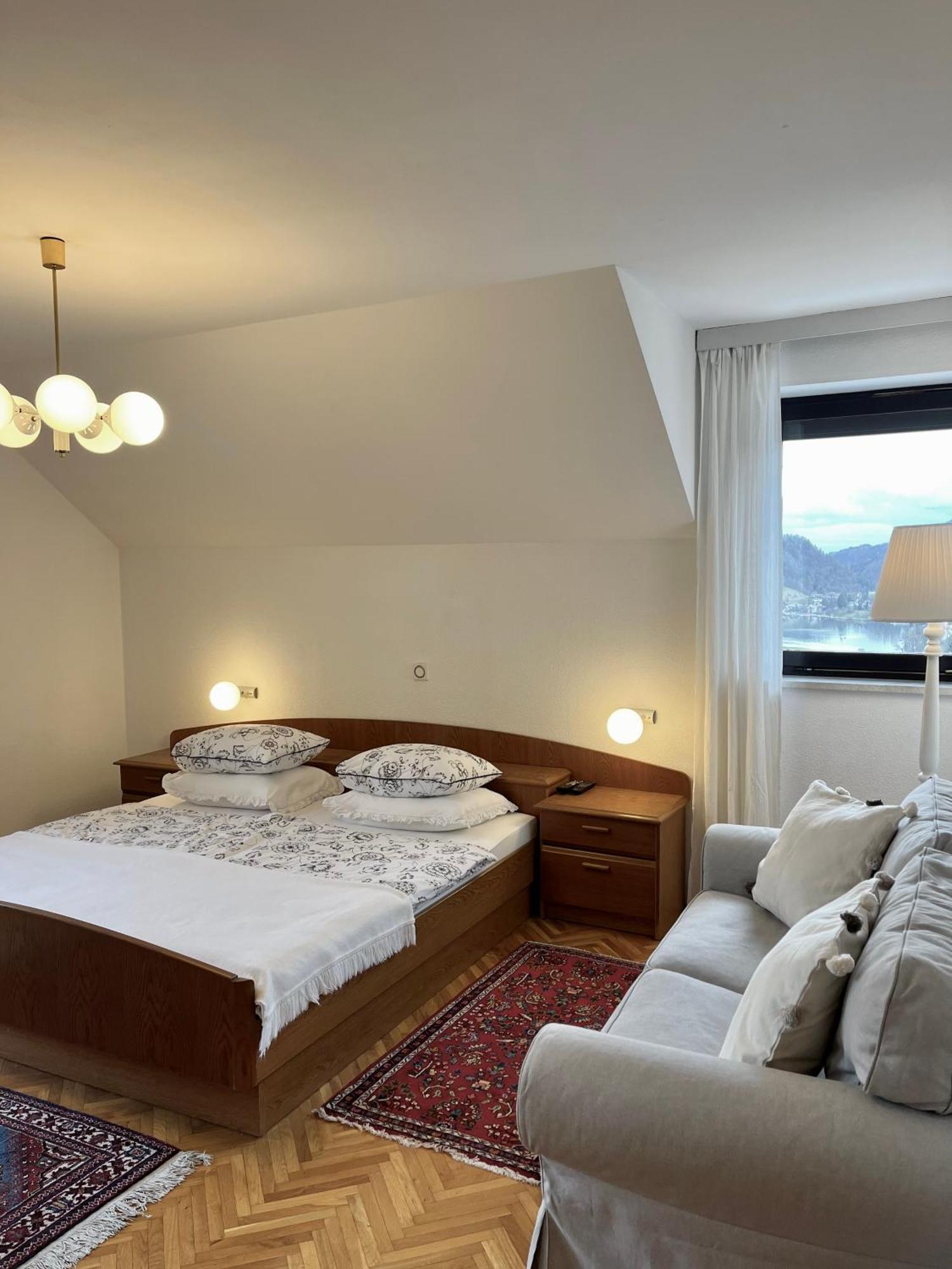 Lakeview Guesthouse & Chalet بليد المظهر الخارجي الصورة