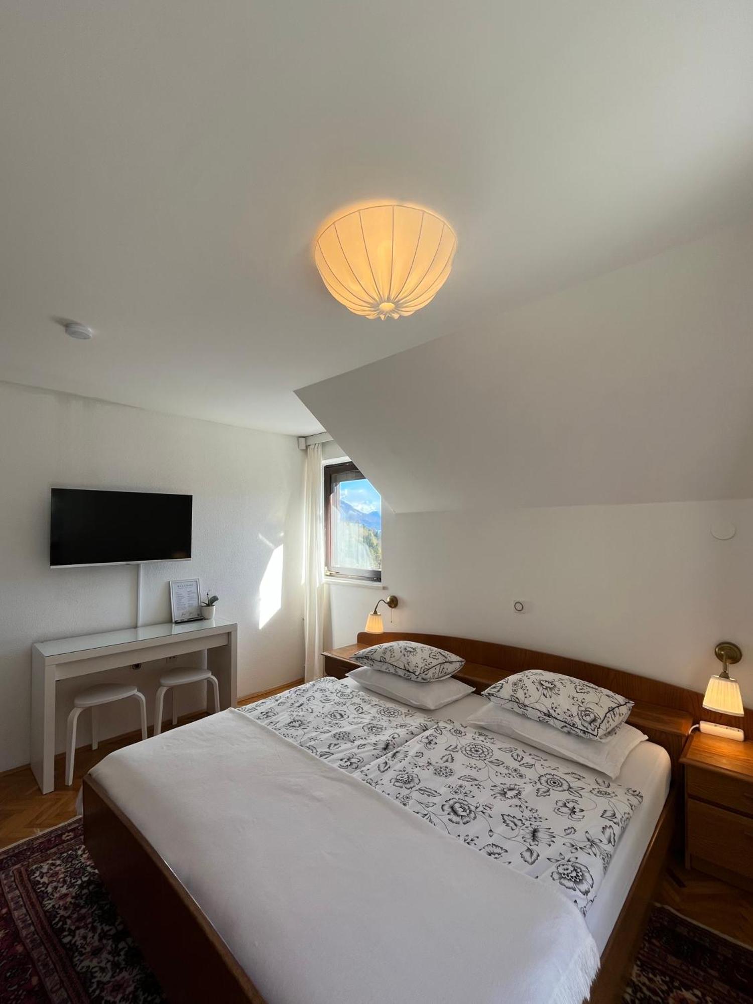 Lakeview Guesthouse & Chalet بليد المظهر الخارجي الصورة