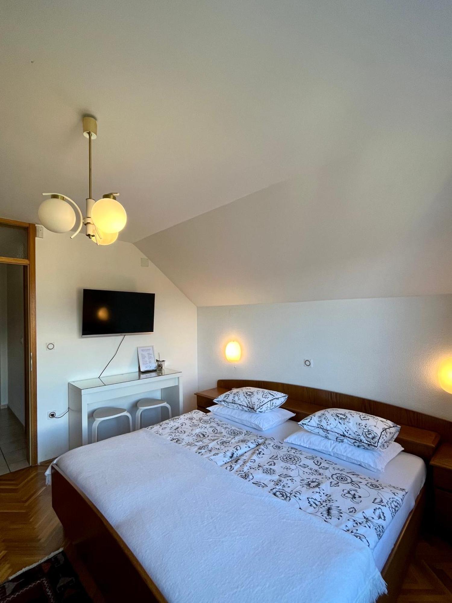 Lakeview Guesthouse & Chalet بليد المظهر الخارجي الصورة