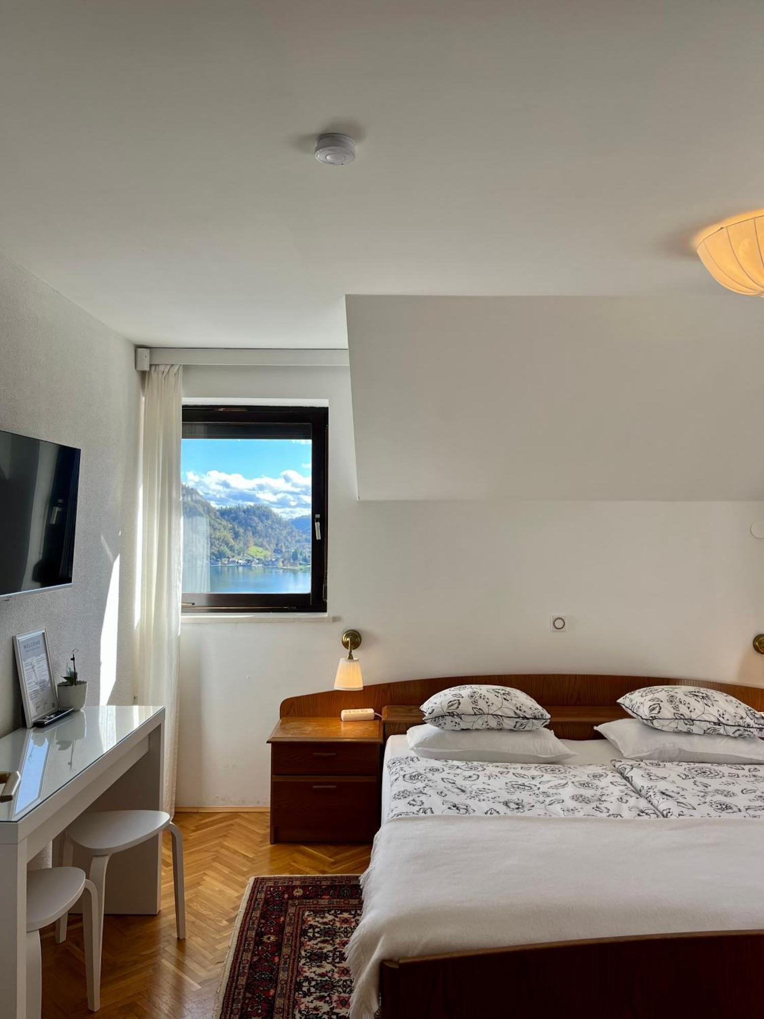 Lakeview Guesthouse & Chalet بليد المظهر الخارجي الصورة